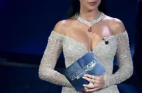 C罗女友火辣亮相音乐节 妖娆身材照亮全场