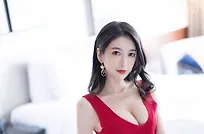 模特@林乐一 发布， 性感红色连衣短裙搭配性感诱人黑丝