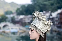 美女模特豆瓣酱异域风情银饰苗族服饰性感写真