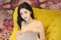 模特Candy糖糖性感空姐制服配超薄肉丝秀丰腴身姿撩人诱惑写真